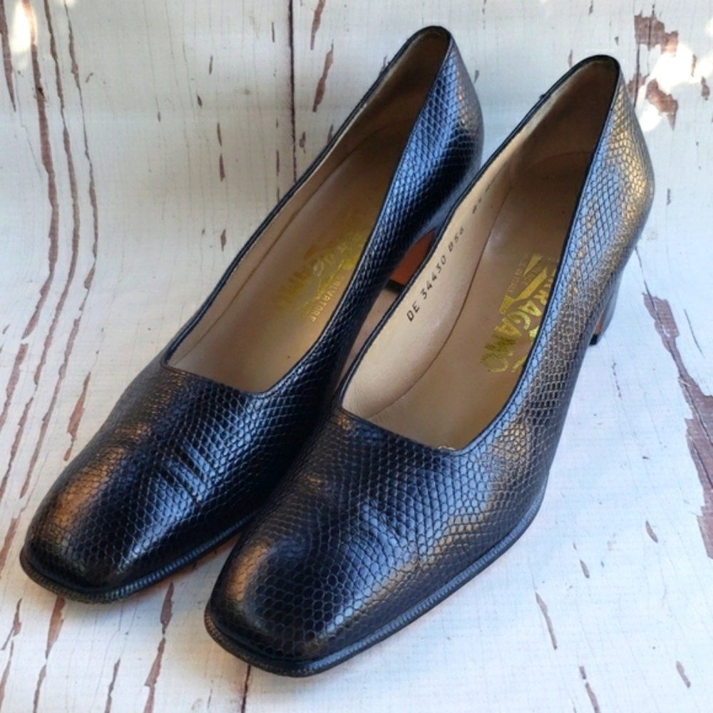 Ferragamo 5 AAAA narrow classic pump low heel  shoes